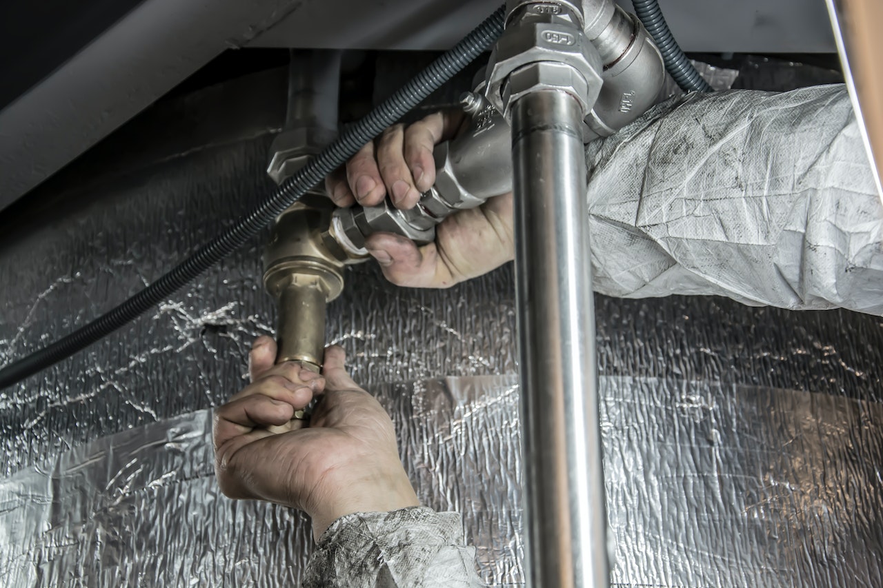 Rozdzielacze hydrauliczne - kluczowa rola w przemyśle i rolnictwie