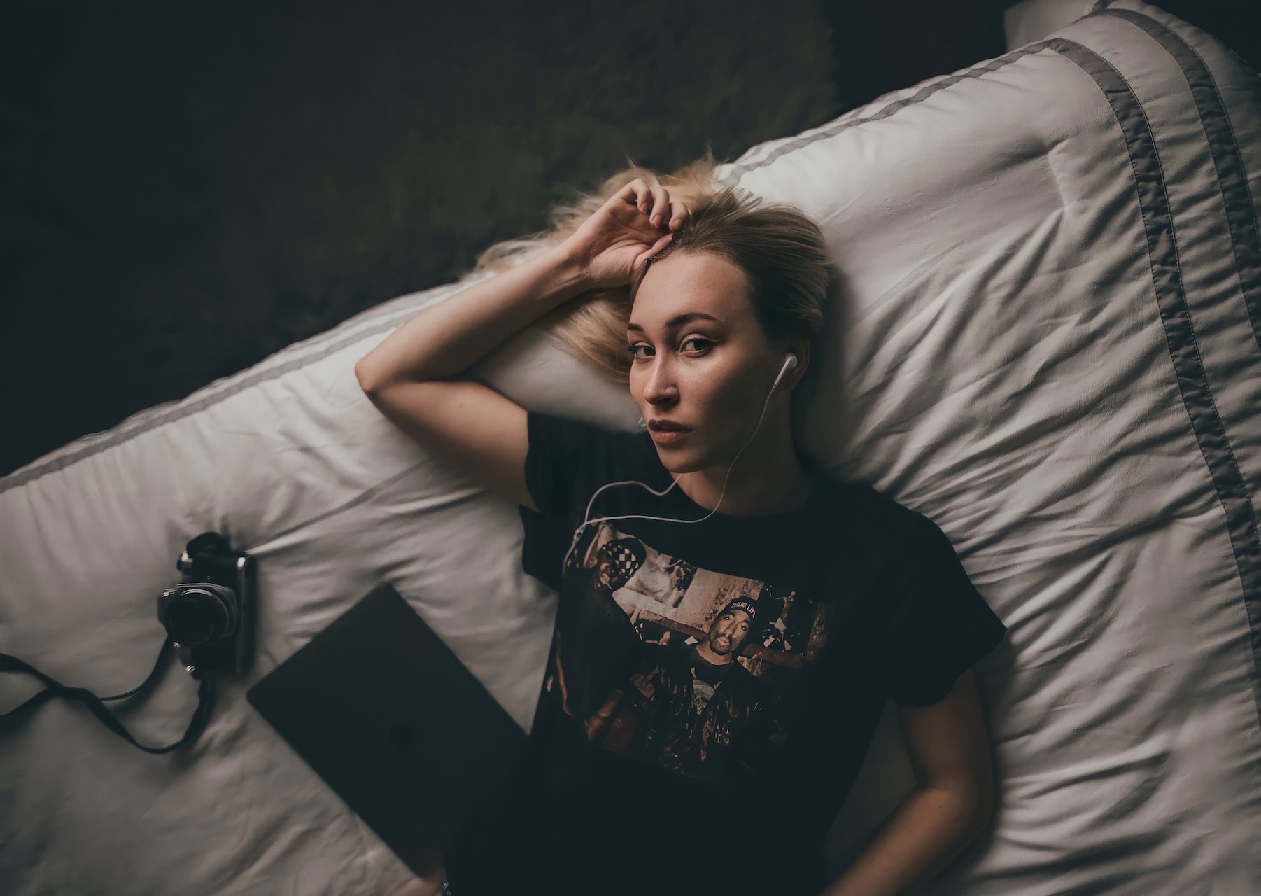 Co to jest materac nawierzchniowy? Kiedy stosować?